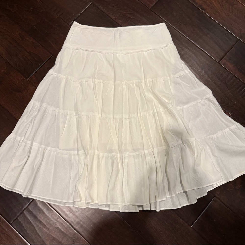 White, lined cotton peasant skirt 
Laundry by Shelli Segal
Size 12